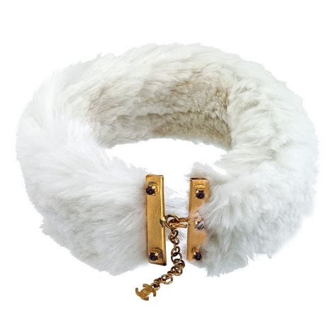 chanel fur necklace